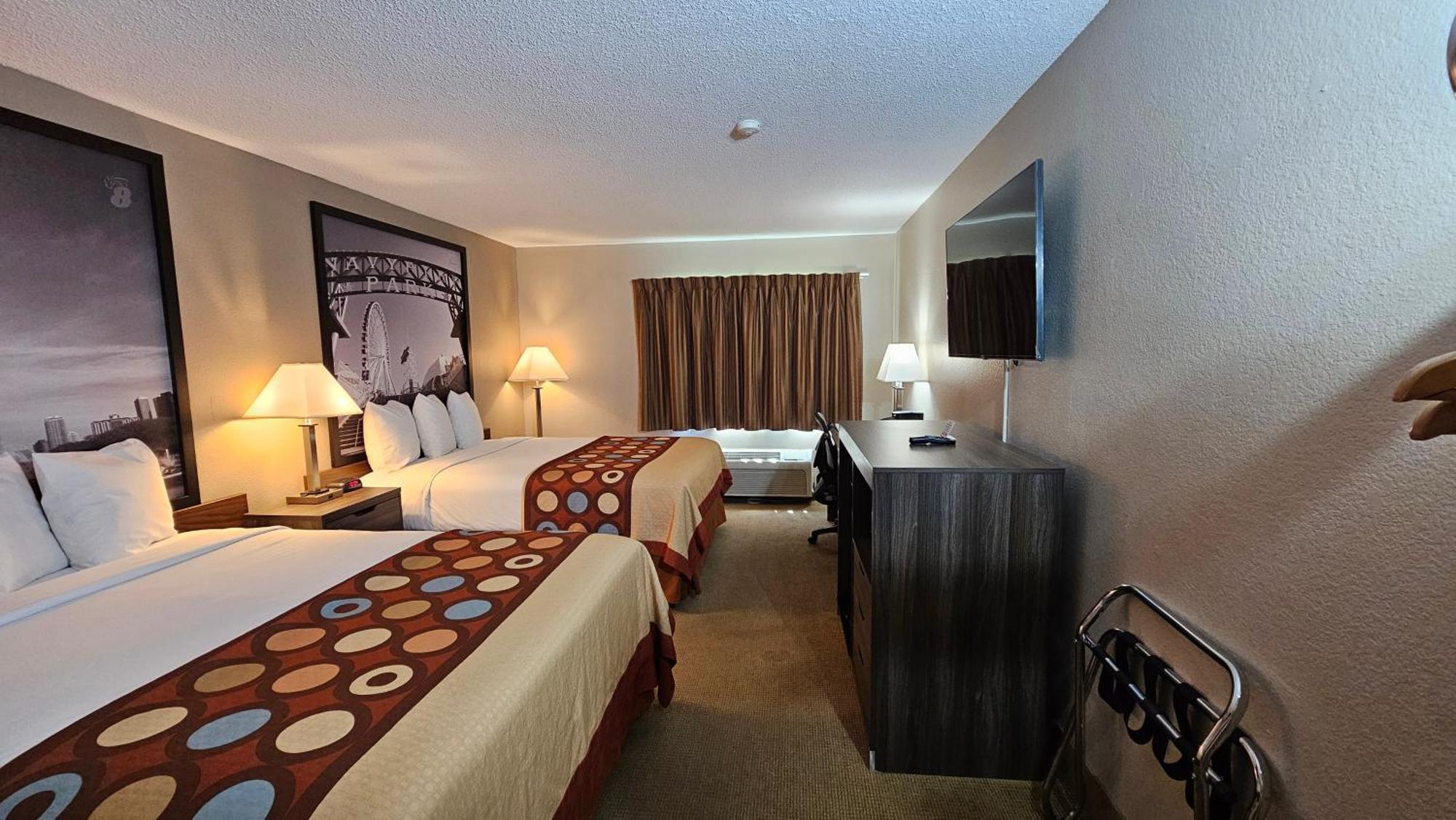 Super 8 By Wyndham Elgin Hotel Екстериор снимка