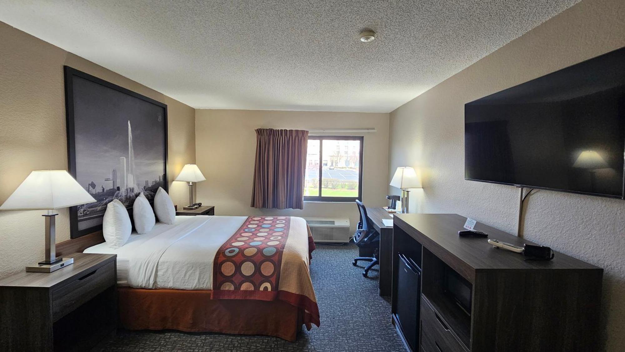 Super 8 By Wyndham Elgin Hotel Екстериор снимка