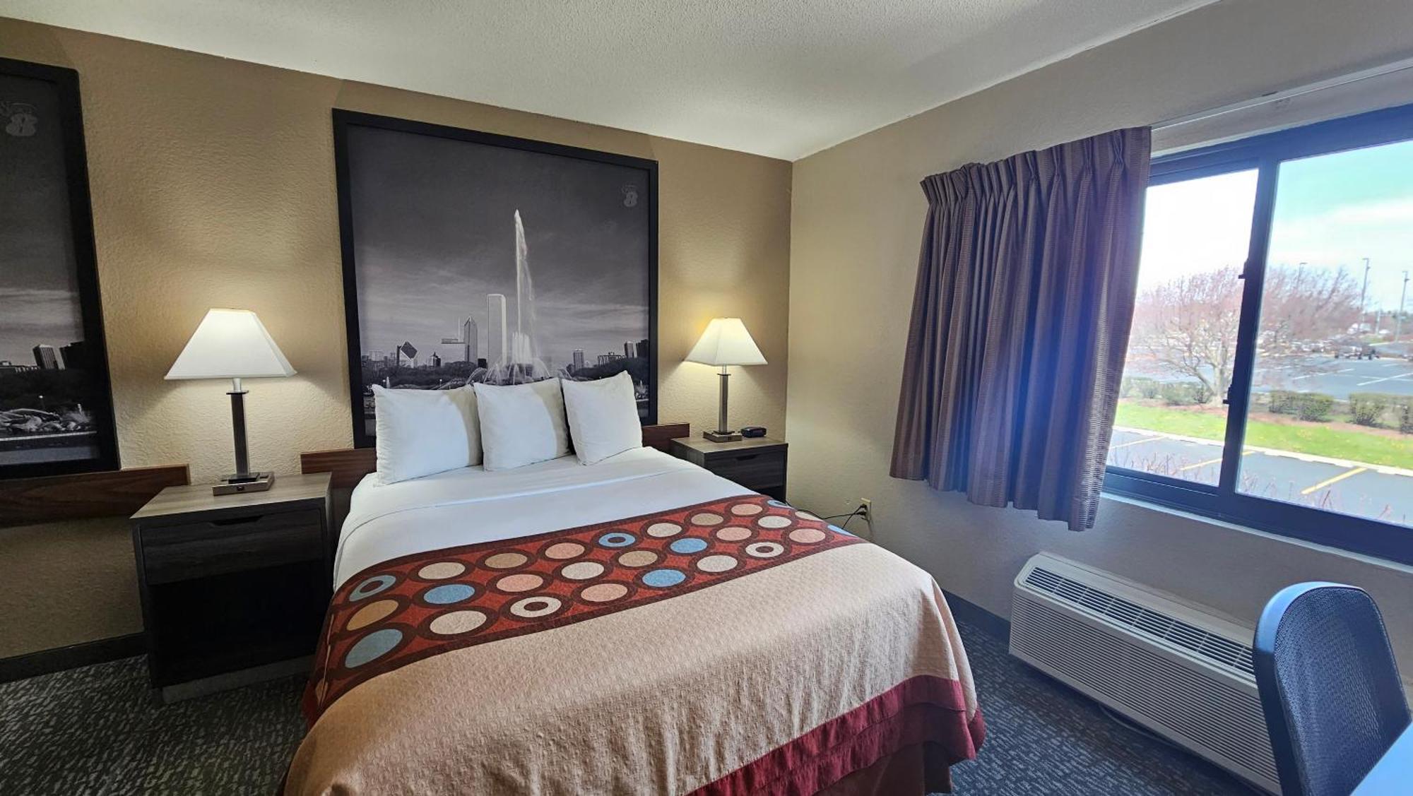 Super 8 By Wyndham Elgin Hotel Екстериор снимка